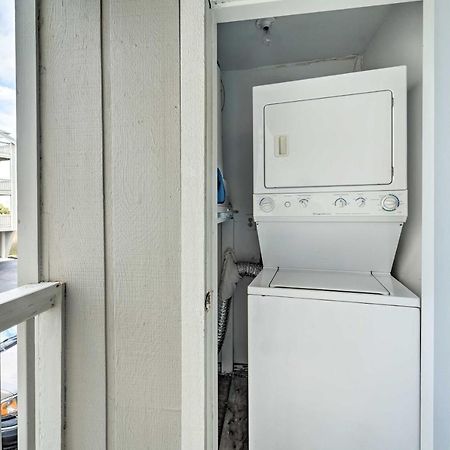 Bright Carolina Beach Condo - Walk To Shore! Extérieur photo